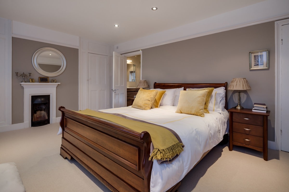 Traditional bright luxury bedroom paint finishes