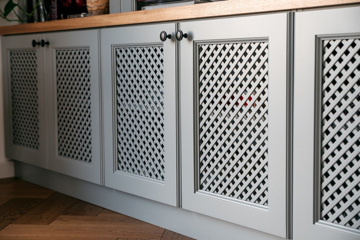 fashionable grids on cabinet fronts